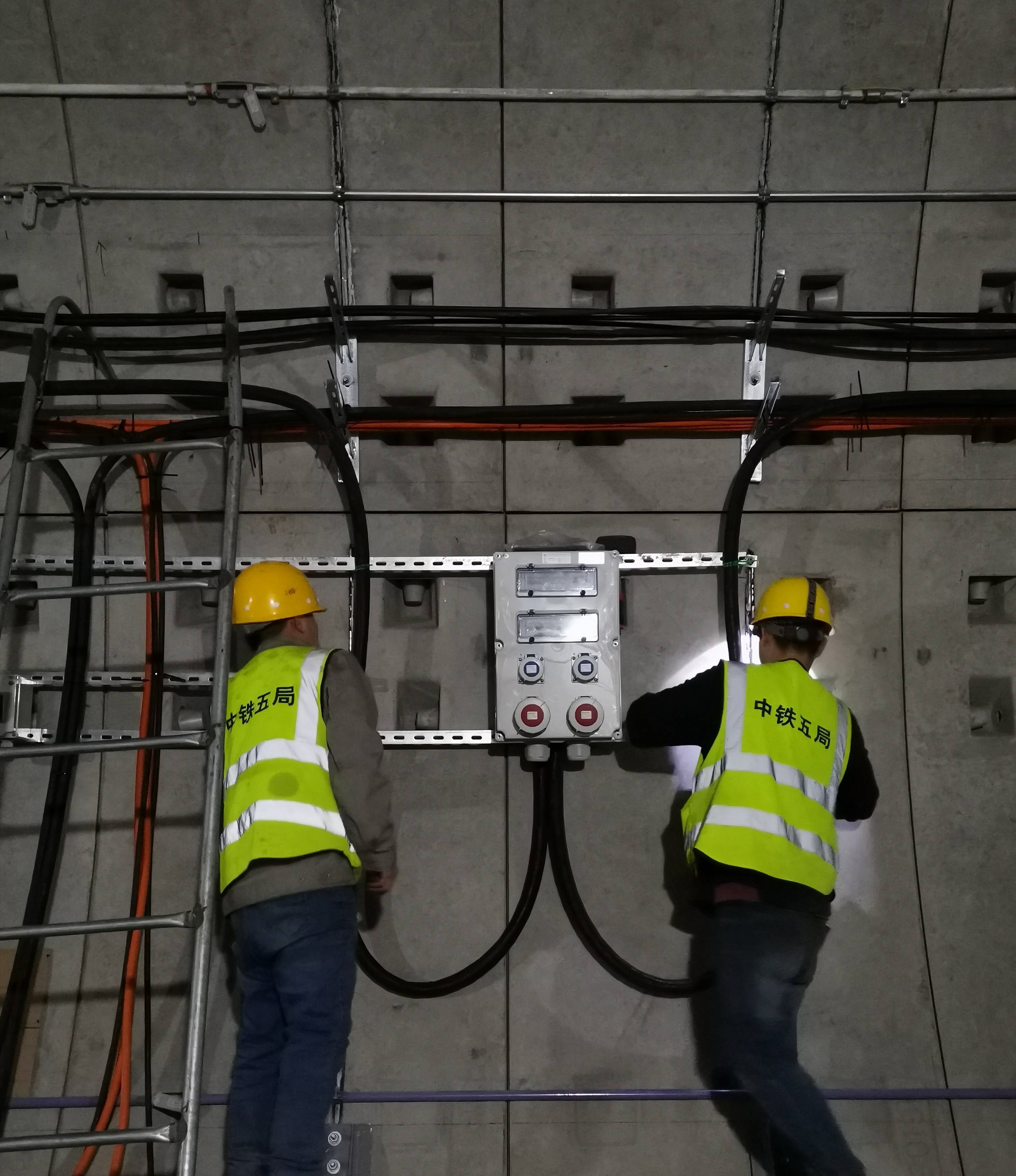 上海地鐵18號線3標機電安裝工程順利通過預(yù)驗收